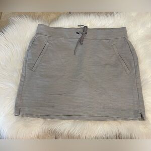 ATHLETA WOMEN’S SKIRT SKORT WITH BUILT SHORTS SIZE SMALL.